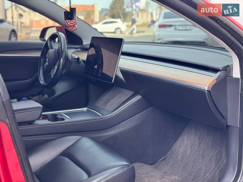 Седан Tesla Model 3 2021 в Ивано-Франковске