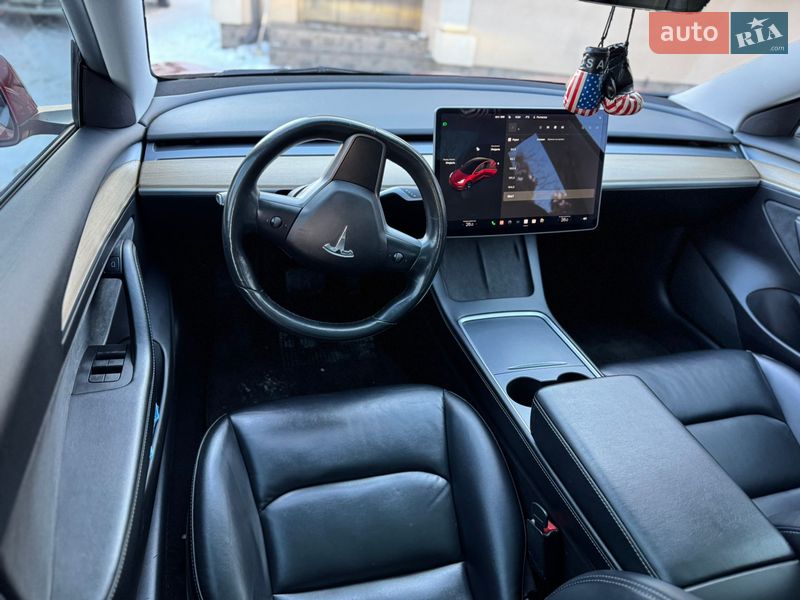 Седан Tesla Model 3 2021 в Ивано-Франковске