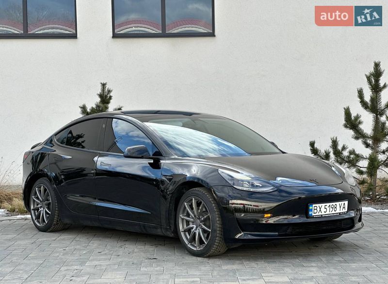 Седан Tesla Model 3 2021 в Луцьку
