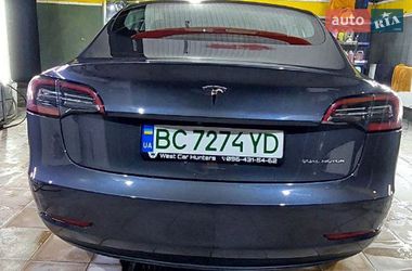Седан Tesla Model 3 2018 в Львові