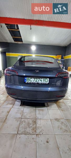 Седан Tesla Model 3 2018 в Львові