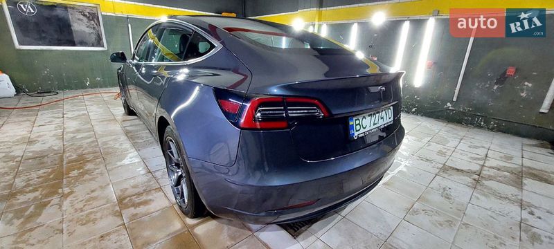 Седан Tesla Model 3 2018 в Львове