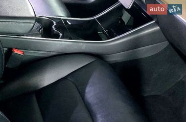Седан Tesla Model 3 2018 в Львові