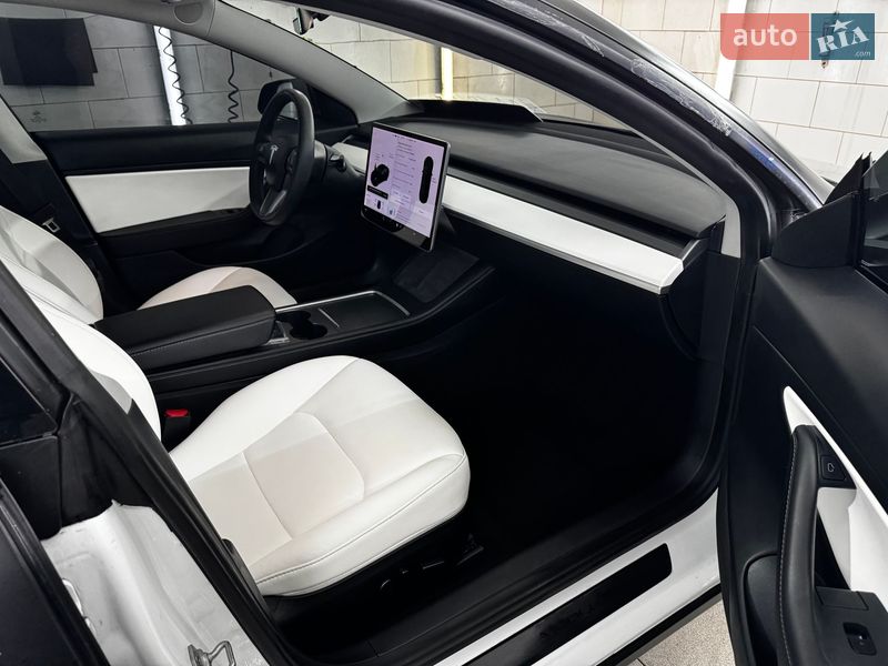 Седан Tesla Model 3 2020 в Киеве