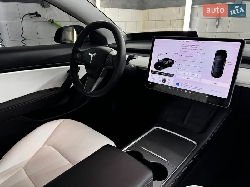 Седан Tesla Model 3 2020 в Киеве