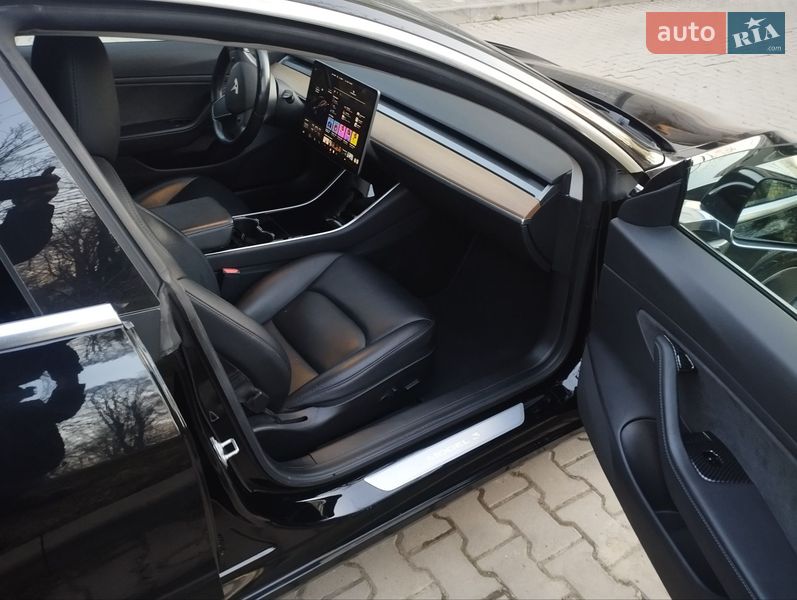 Седан Tesla Model 3 2019 в Ужгороде