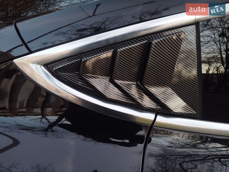 Седан Tesla Model 3 2019 в Ужгороде