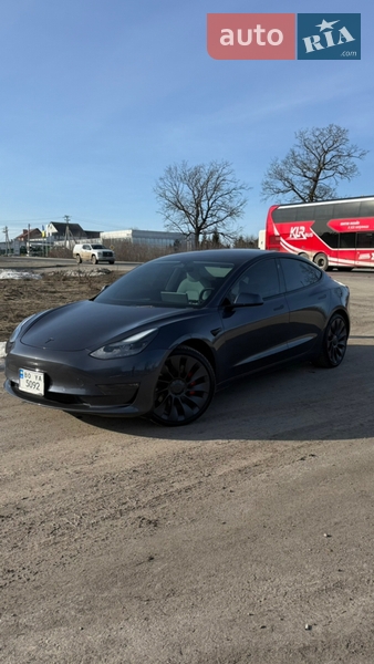 Седан Tesla Model 3 2022 в Тернополі
