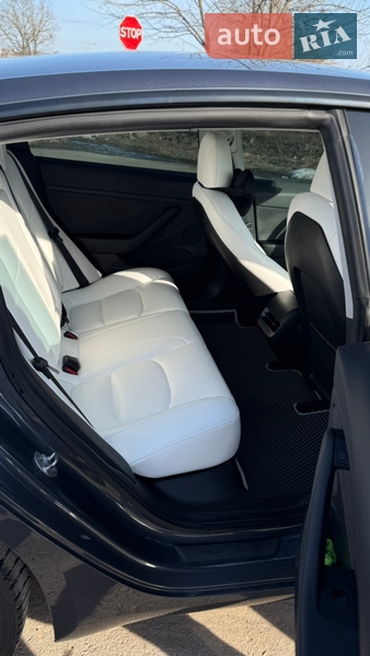 Седан Tesla Model 3 2022 в Тернополі
