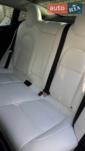 Седан Tesla Model 3 2022 в Тернополі