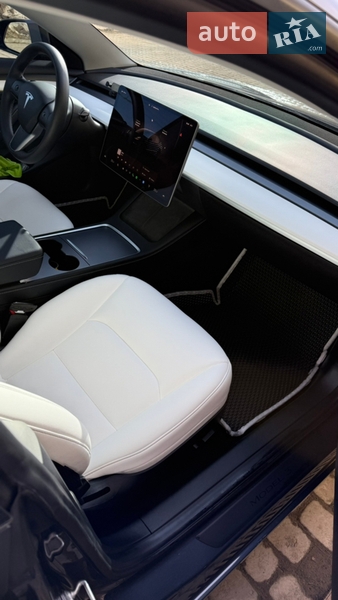 Седан Tesla Model 3 2022 в Тернополі