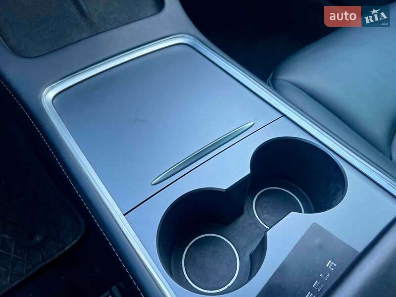 Седан Tesla Model 3 2022 в Львові