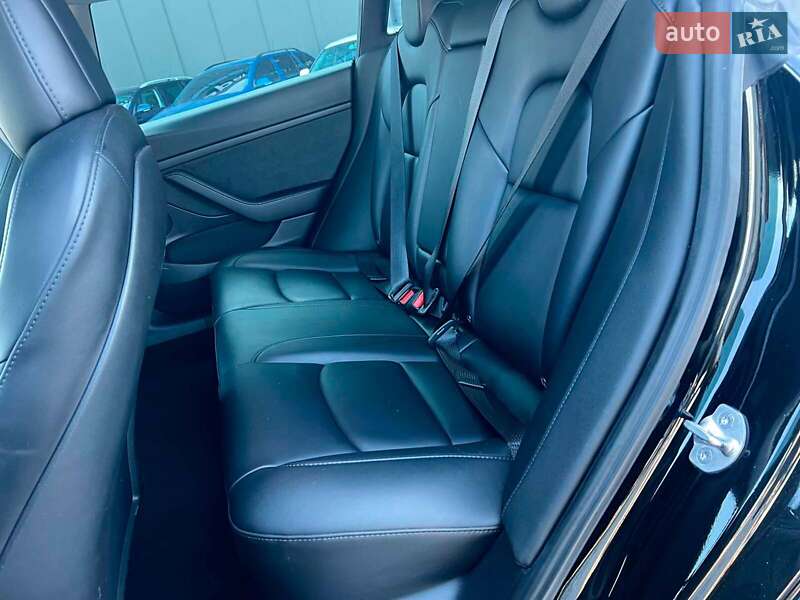 Седан Tesla Model 3 2022 в Львові