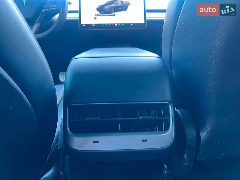 Седан Tesla Model 3 2022 в Львові