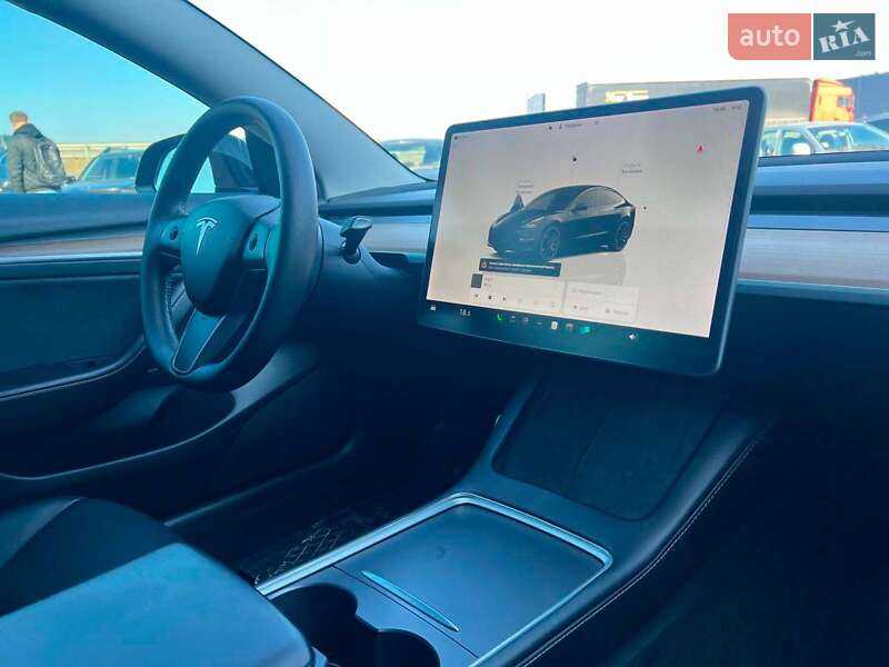 Седан Tesla Model 3 2022 в Львові
