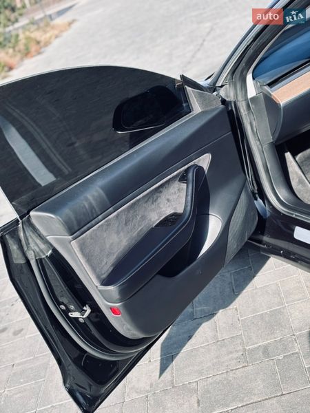 Седан Tesla Model 3 2018 в Луцьку