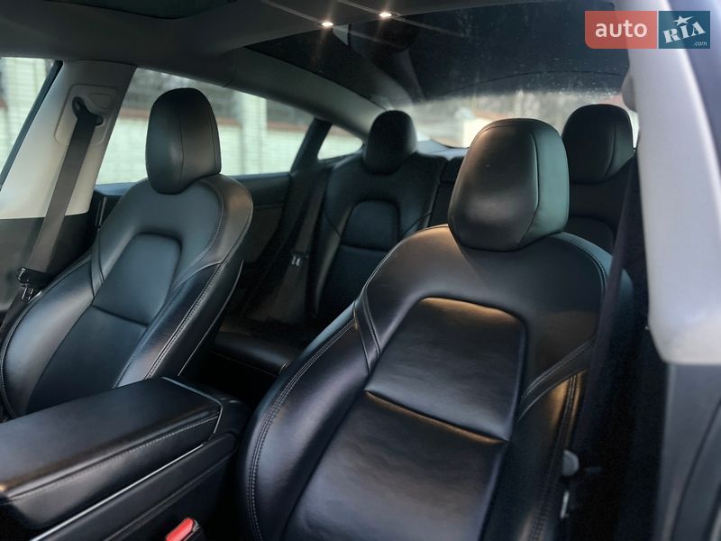 Седан Tesla Model 3 2019 в Стрые
