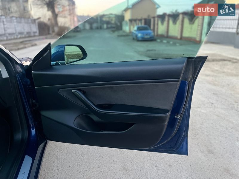 Седан Tesla Model 3 2019 в Стрые