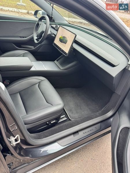 Седан Tesla Model 3 2024 в Черкассах