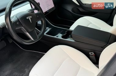 Седан Tesla Model 3 2018 в Калуше