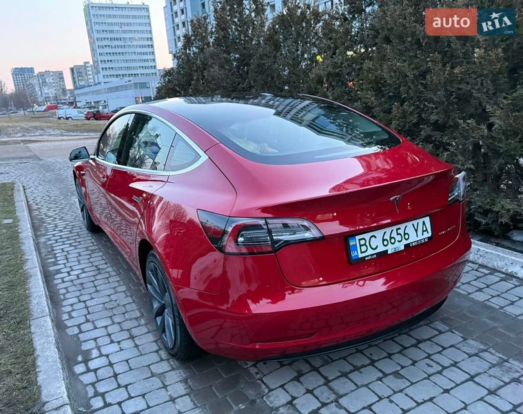 Седан Tesla Model 3 2020 в Львове