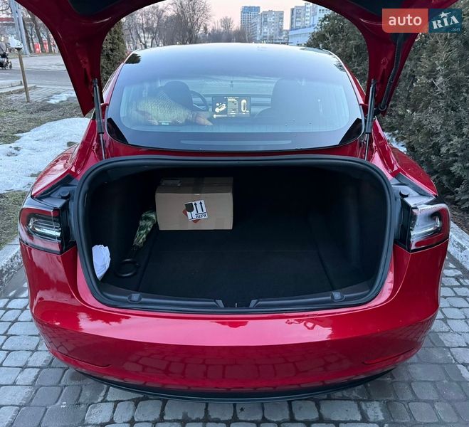 Седан Tesla Model 3 2020 в Львове