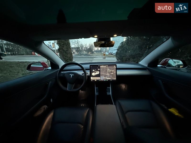 Седан Tesla Model 3 2020 в Львове