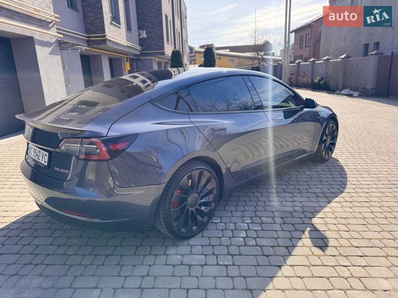 Седан Tesla Model 3 2022 в Львові
