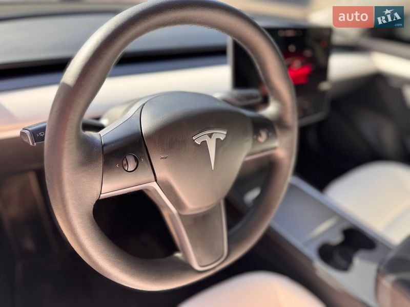 Седан Tesla Model 3 2022 в Львові