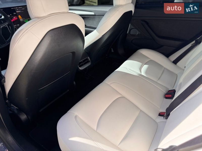 Седан Tesla Model 3 2022 в Львові