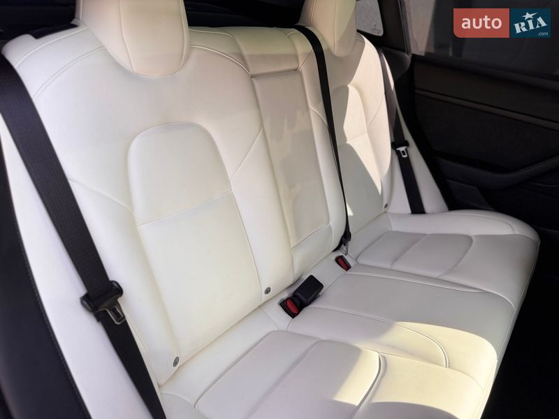 Седан Tesla Model 3 2022 в Львові