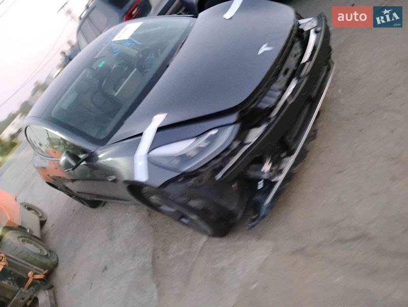 Седан Tesla Model 3 2023 в Львове