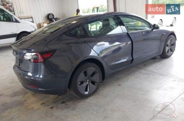Седан Tesla Model 3 2023 в Львове