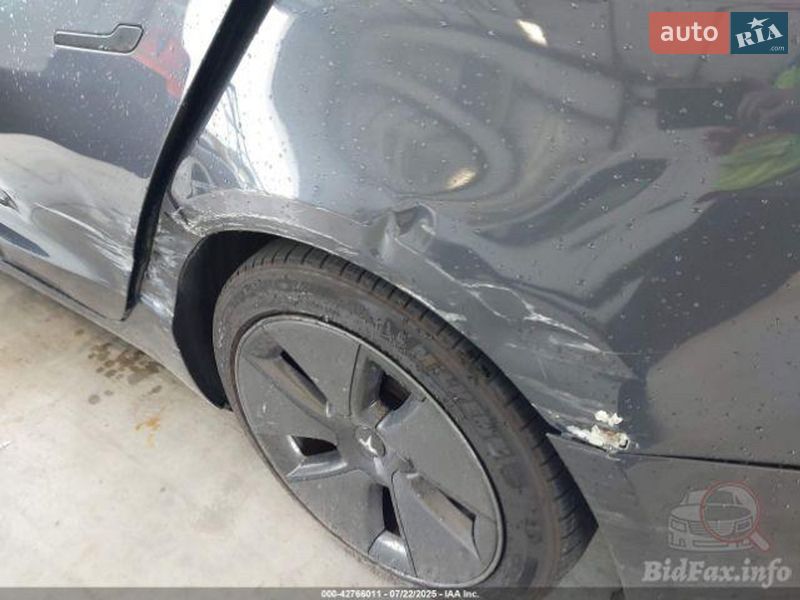 Седан Tesla Model 3 2023 в Львове