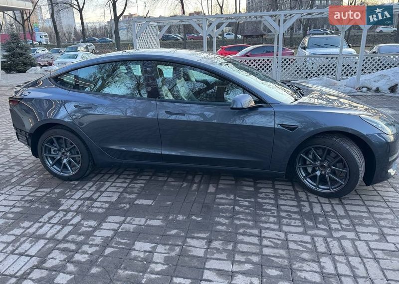 Седан Tesla Model 3 2022 в Киеве