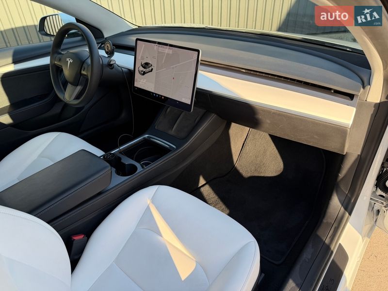 Седан Tesla Model 3 2021 в Киеве