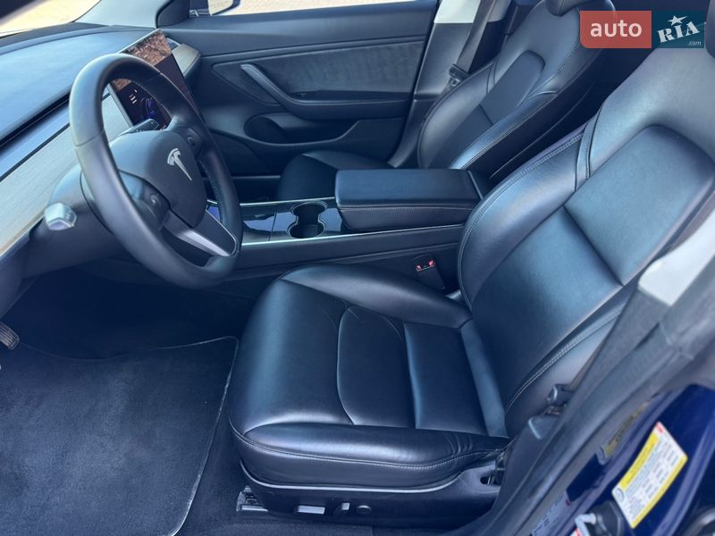 Седан Tesla Model 3 2018 в Дубно