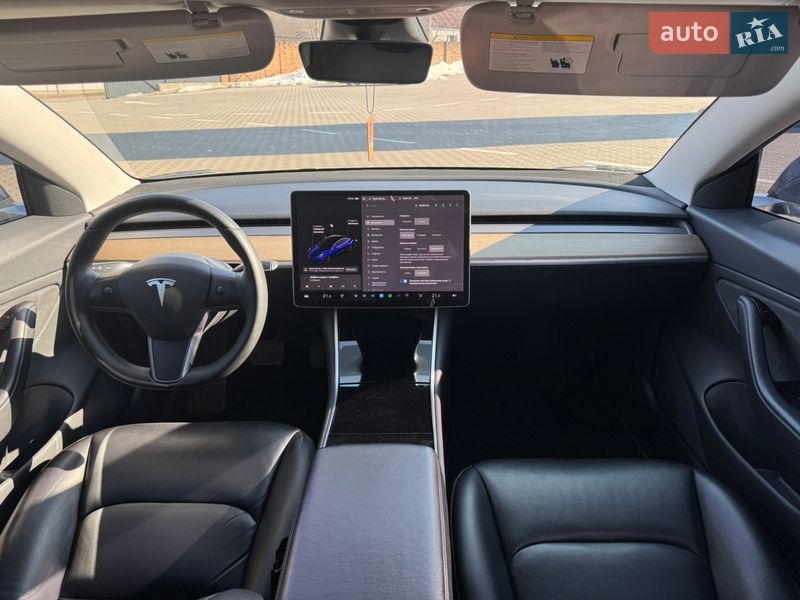 Седан Tesla Model 3 2018 в Дубно