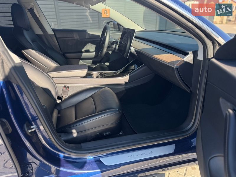 Седан Tesla Model 3 2018 в Дубно