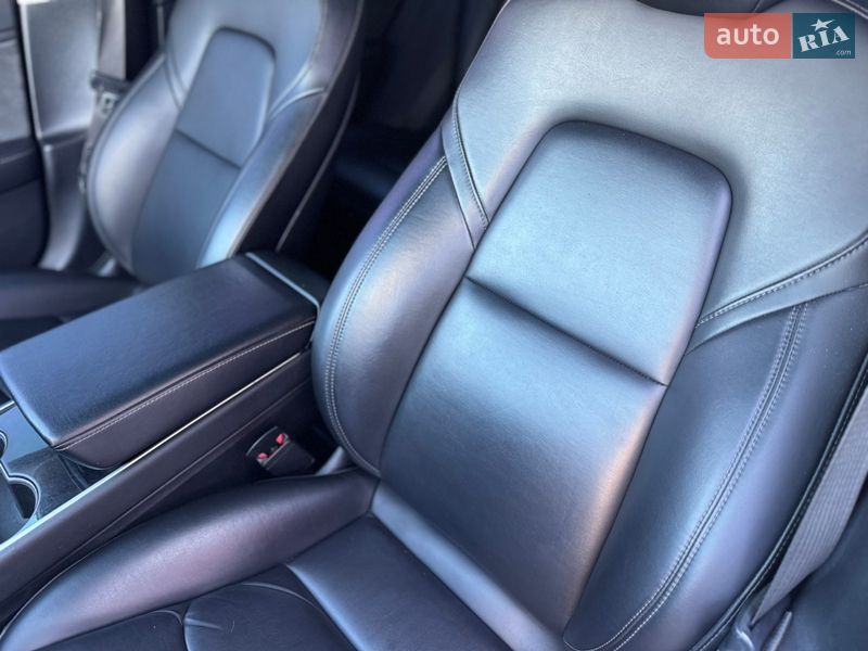 Седан Tesla Model 3 2018 в Дубно