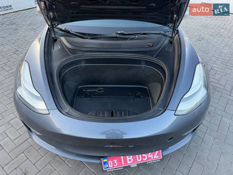 Седан Tesla Model 3 2019 в Луцьку