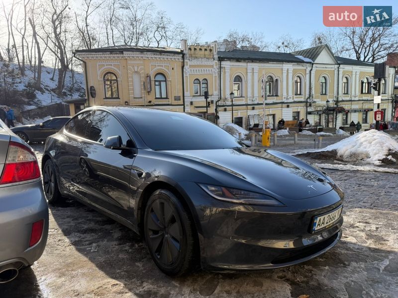 Седан Tesla Model 3 2024 в Києві