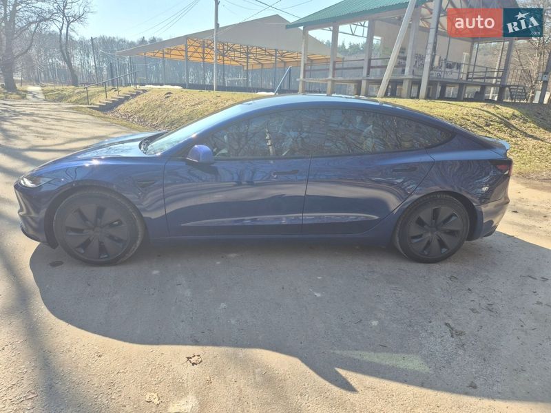Седан Tesla Model 3 2024 в Львове
