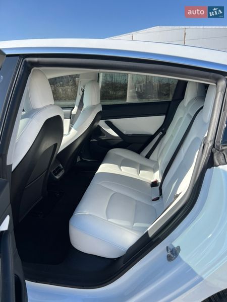 Седан Tesla Model 3 2020 в Львові