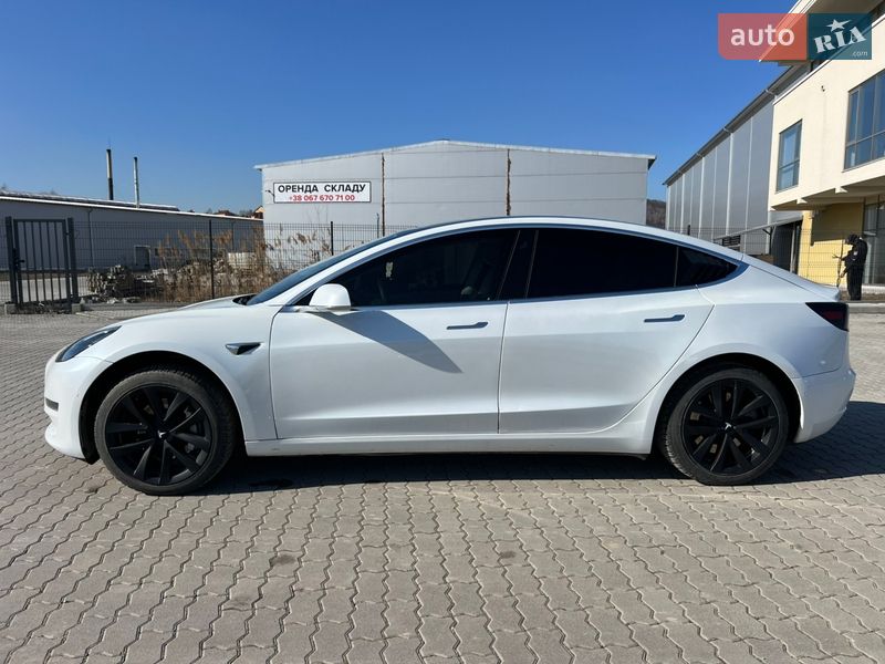 Седан Tesla Model 3 2020 в Львові
