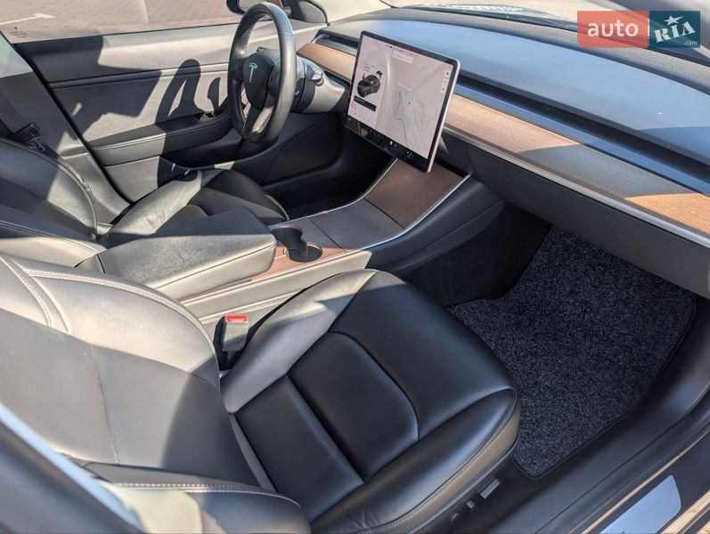 Седан Tesla Model 3 2019 в Коломые