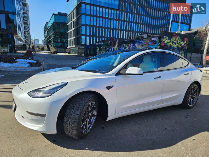 Седан Tesla Model 3 2020 в Киеве