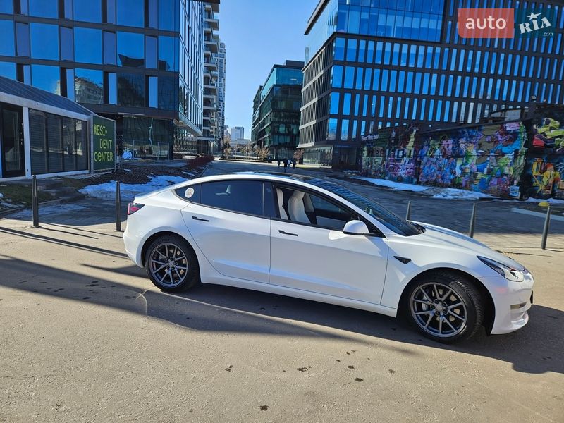 Седан Tesla Model 3 2020 в Киеве