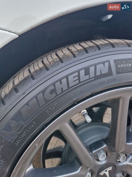 Седан Tesla Model 3 2020 в Долине