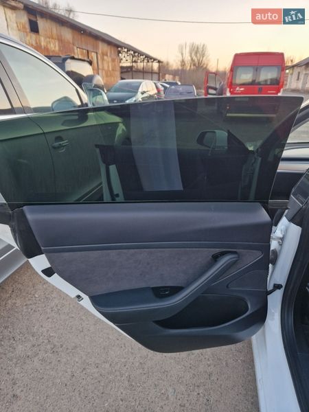 Седан Tesla Model 3 2020 в Долине